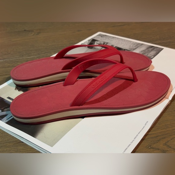 Coach Rubber Flip Flops Slides In Raspberry Size 9 - Picture 3 of 12